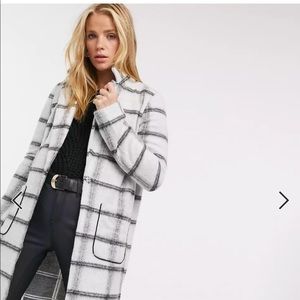 Vila Longline Coat in White/Gray Checkered Plaid
